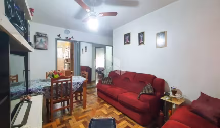 Apartamento térreo semimobiliado, 2 quartos/2 quartos/dormitórios,1 vaga coberta, a venda bairro Humaitá, Porto Alegre