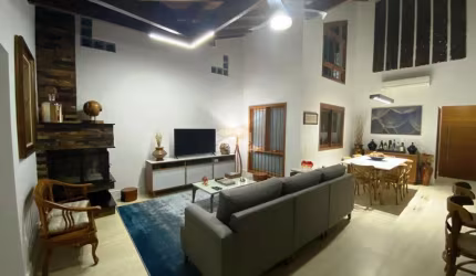 Casa a venda  com 04 quartos , Bairro Partenon -Porto Alegre