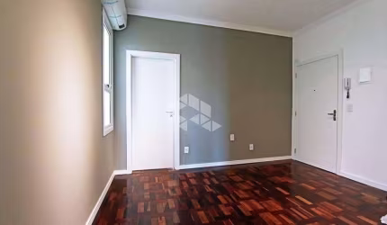 Apartamento 2 dormitórios reformado a venda -Bairro São João