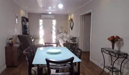casa a venda com 03 quartos -03 vagas -Bairro Passo das Pedras -Porto Alegre