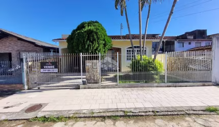 Casa com 3 quartos + edícula com churrasqueira no Bairro Bela Vista I - São José