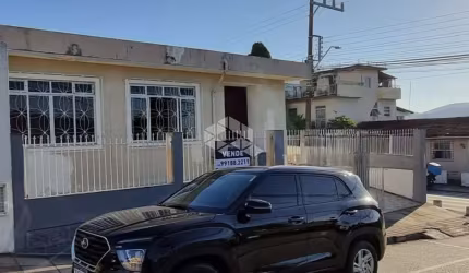 Casa de esquina + kitinets no Bairro Jardim Cidade de Florianópolis
