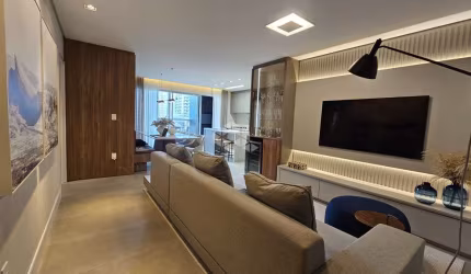 Apartamento com 3 suítes o em Campinas, São José-SC