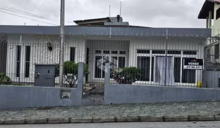CASA 3 DORMITÓRIOS