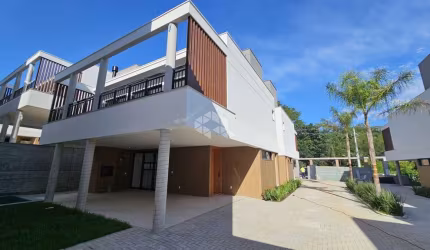 Casa residencial em condomínio fechado no Bairro Cacupé, Florianópolis-SC