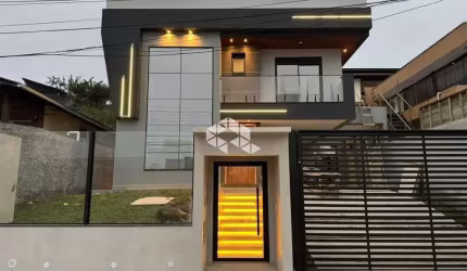 CASA DE ALTO PADRÃO COM 3 SUÍTES