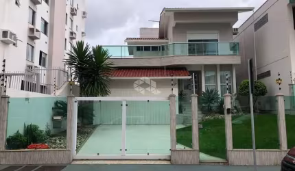Casa com 320m² privativos em Campinas-SJ