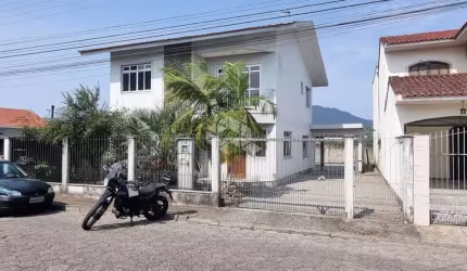 Casa a venda no Centro de Palhoça