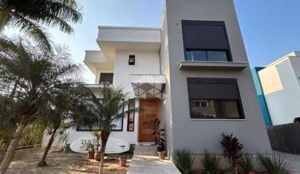 Casa em condomínio fechado com 04 suítes - Cachoeira de Bom Jesus - Florianópolis