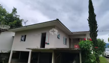 Vende-se Belíssima Casa em Santo Amaro!