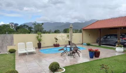 Casa à venda com 3 suites no bairro Sul do Rio em Santo Amaro da Imperatriz SC