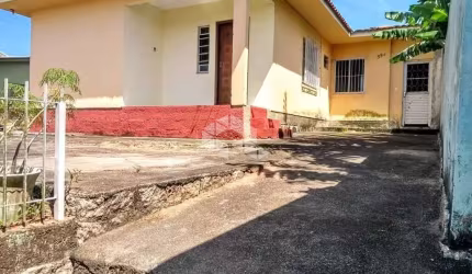 Casa com excelente localização no Abraão