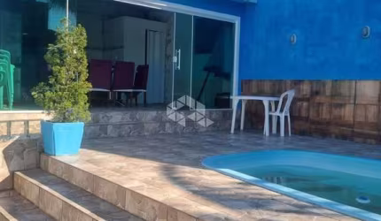 Vende-se Belíssima Casa a 50 Metros do Mar!
