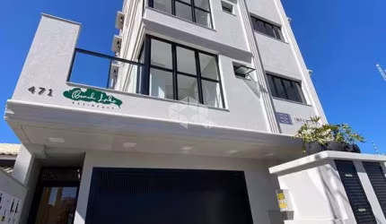 Apartamento padrão com 2 quartos sendo 2 suítes em Porto Belo/SC