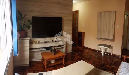 Apartamento 2 dormitórios, 2 banheiros com box e  totalmente reformado.
