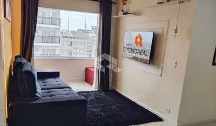 Apartamento 02 dormitórios com armários embutidos e portas de correr, cozinha com armários embutidos, lazer completo