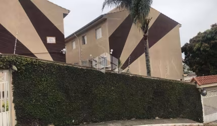 Casa em condomínio fechado a venda com 2 banheiros, cozinha e quartos planejados.