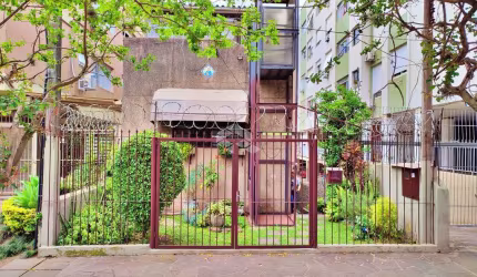 Casa com 5 dormitórios e elevador no bairro Petrópolis.