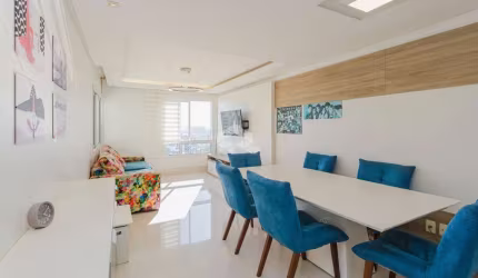 Apartamento totalmente mobiliado 3 dormitórios  (sendo 1 suíte),  3 vagas  e depósito no bairro Petrópolis