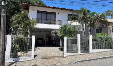 Sobrado acolhedor no Bairro Estreito