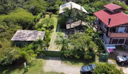 Casa em Imbituba, 200 metros quadrados, localizada no Centro da Vila de Ibiraquera