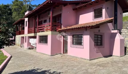 Casa com 327m2 priv, 4 quartos (1 ste), terreno 1.500m2, Córrego Grande, Florianópolis, SC