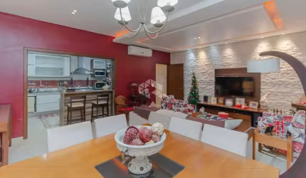 Casa com 4 dormitórios no bairro Menino Deus