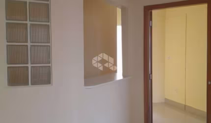 Sala comercial na rua José de Alencar em frente ao Hospital Mãe de Deus
