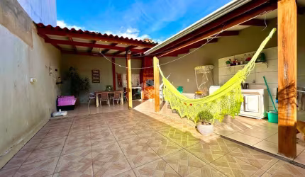 Casa térrea com 2 quartos, espaço gourmet no Bairro Ozanan em Canoas