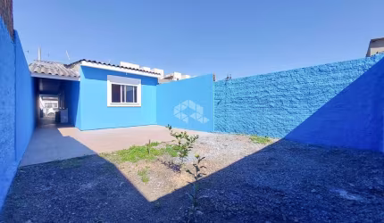 Casa térrea com 2 quartos, vaga para 2 carros, Canoas