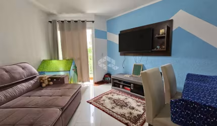 Apartamento de 2 quartos, sala com sacada, andar alto e vista arborizada em Taipas