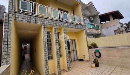 Casa / Sobrado 3 Quartos 1 Suíte 4 Vagas  Freg. Ó  !