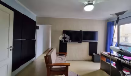 Apartamento 2 quartos, sala com sacada, 1 vaga de garagem, Jardim Marilu, Taipas