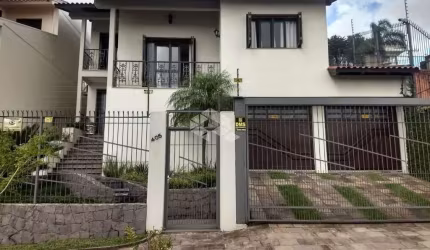 Excelente casa no bairro Cinquentenário, em Caxias do Sul.