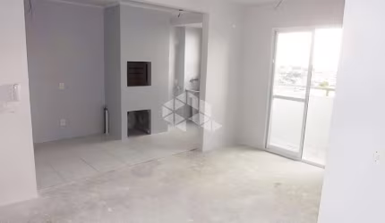 Apartamento com 03 dormitórios, sacada e churrasqueira com 2 vagas em Caxias do Sul