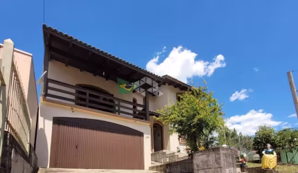 Vendo casa 04 dormitórios sendo 01 suíte no Bairro Planalto em Caxias do Sul