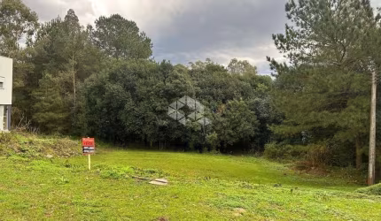 Terreno de esquina com 372m2 no Bairro Cruzeiro