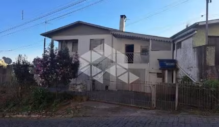 Casa de 02 pavimentos no Bairro Industrial em Farroupilha