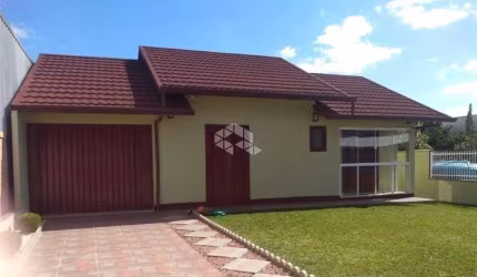 Bela casa com 3 dormitórios, piscina e quiosque