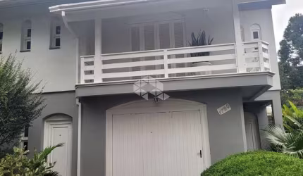 Uma ótima casa, de dois andares, duas moradias, bem localizada.