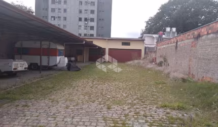 Terreno, estacionamento, oficina mecânica à venda no bairro Partenon - Porto Alegre/RS