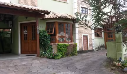 Casa em condomínio fechado, 04 dormitórios, 04 vagas de garagem no bairro Ecoville em Porto Alegre/RSCredito Real Floresta Vende