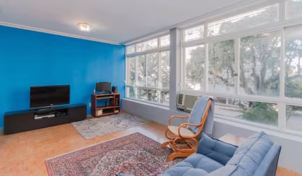 APARTAMENTO À VENDA DE 3 QUARTOS, REFORMADO, ELEVADOR NO BAIRRO MOINHOS DE VENTO  EM PORTO ALEGRE - RS..