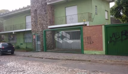 Casa/sobrado com 2 aptos, térreo 2 dormitórios superior 3 dormitórios no bairro Sarandi