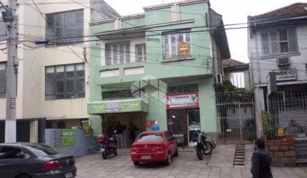 Casa comercial e residencial Glória Térreo, duas lojas locadas para lotérica e salão de beleza, nos fundos apartamento 2 dormitório e 3 dormitórios