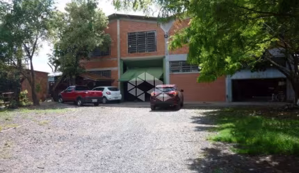Imóvel de ocupação mista, no térreo depósito, no 2° pavimento apartamento com 3 dormitórios, rua Marquês de Barbacena no bairro Niterói, Canoas