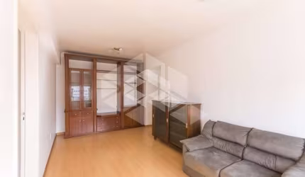 Crédito Real Vende apartamento com 02 dormitórios / quartos e 01 vaga de garagem / box na av. Cristovão Colombo no bairro Floresta em Porto Alegre.