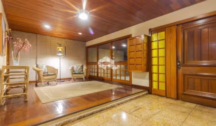 Apartamento à venda, 3 dormitórios, 1 suíte, 3 vagas, elevador, bairro Moinhos de Vento,  Porto Alegre/RS, próximo ao hospital Moinhos de Vento.