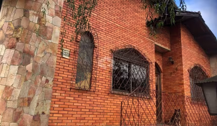Casa residencial à venda, 4 dormitórios, 1 suíte, 4 vagas no bairro Vila Ipiranga - Porto Alegrre - RS