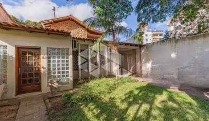 Casa á venda com 4 dormitórios e 5 vagas, próximo ao Shopping Iguatemi - Porto Alegre/RS